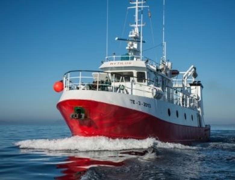 Buque de investigación Mytilus navegando